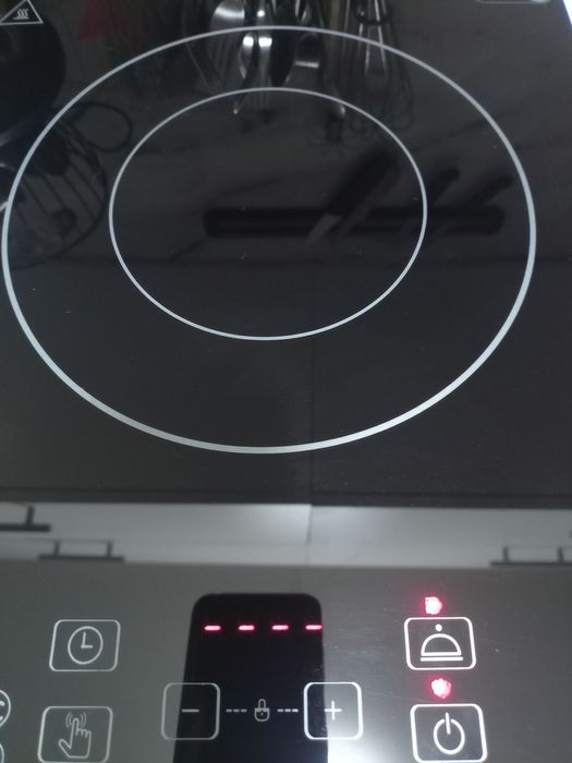 Vând plită cu inducție Switch On 2000 W  -250 lei