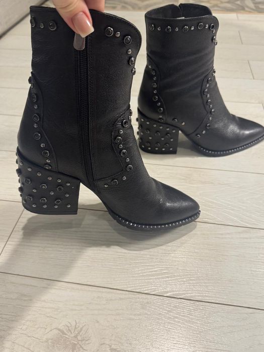 Продаю женские сапоги