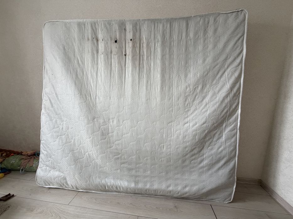 Отдам бу матрас на пружинках