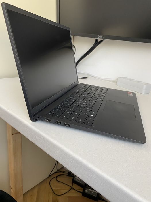 Лаптоп Dell vostro 3515