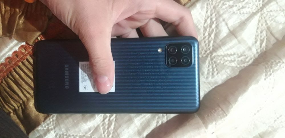 Samsung M12 xolati yaxshi