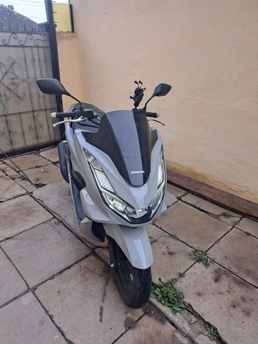 VÂND HONDA PCX 125 CC AN 2024  CU DOAR 4490 Km