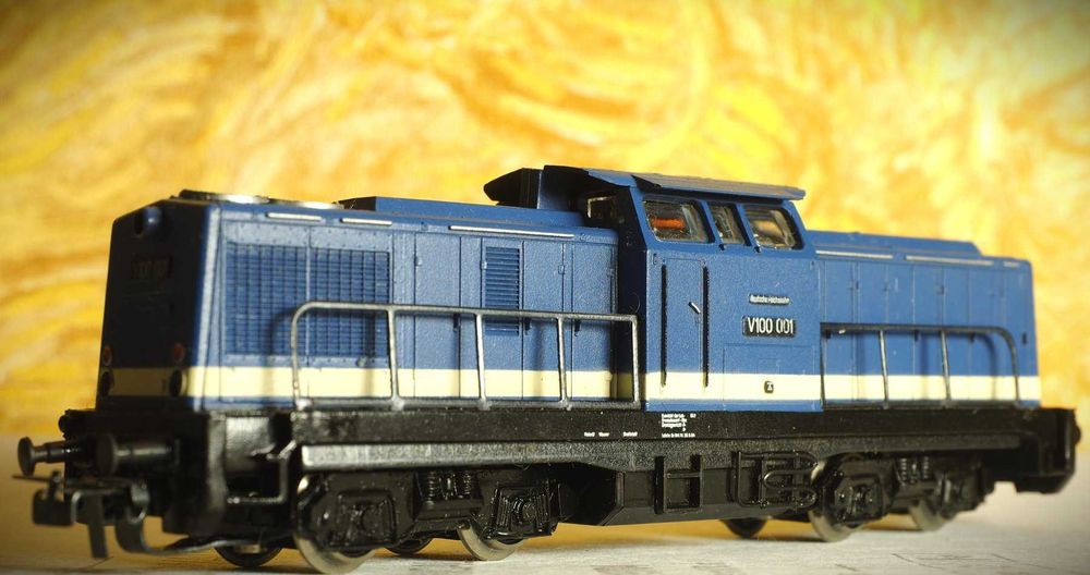 Locomotiva diesel hidraulica V100 marca Piko scara hO