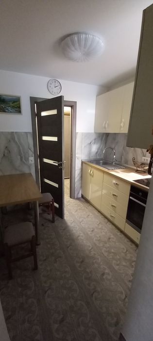 Închiriez   apartament cu 2 camere, renovat recent  ,mobilat  și utilat  cu electrocasnice.