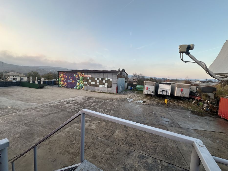 De vanzare spatiu Hala plus teren Topoloveni str. Ion Mihalache 150