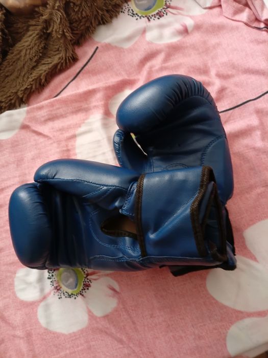 Продам перчатки боксерские для детей