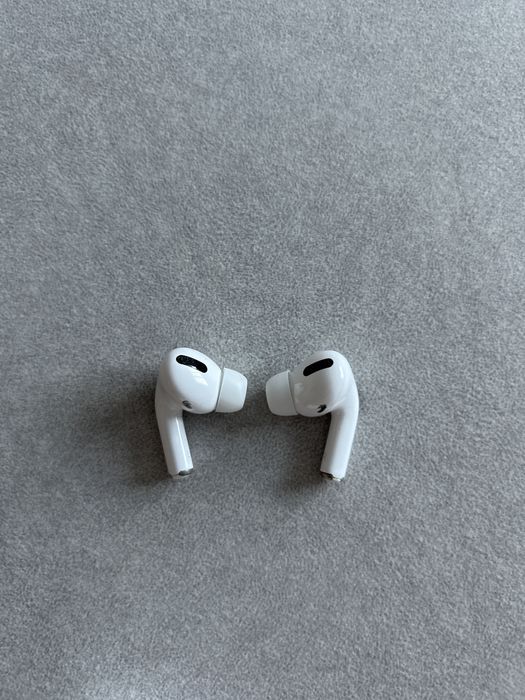Продаю AirPods Pro (оригинал)