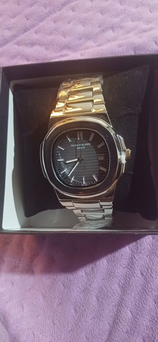 Продам новые часы