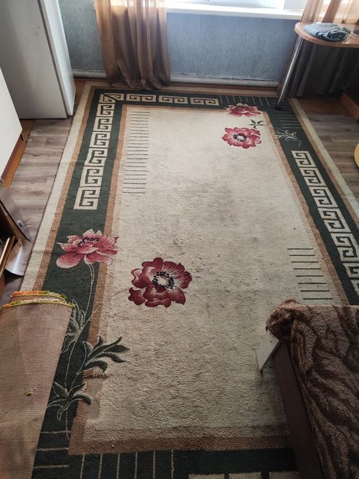 Ковёр хороший чистый