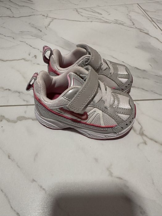 Детски обувки/Буйки колев и колев