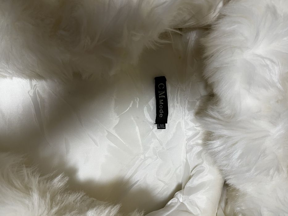 Дамско бяло пухено палто