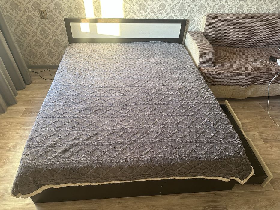 Продается двухспальная кровать