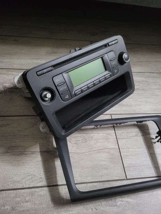 Магнитола на рапид торг есть