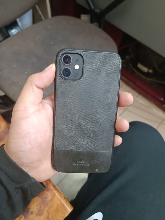 Продам айфон 11 на 64г