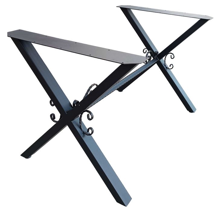 Поръчков, дизайнерски и стабилен. Крак  с орнаменти модел 012