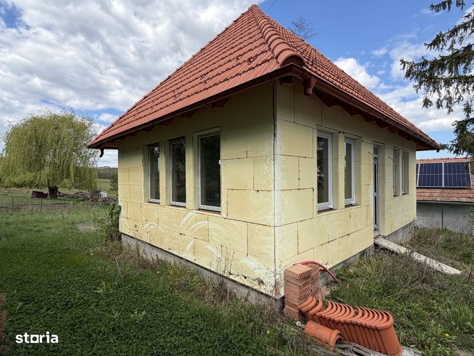 Casă Construcție Nouă în Cristur, 500 mp teren cu utilități și asfalt