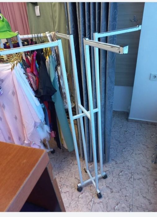 Продам вешалку и т д.