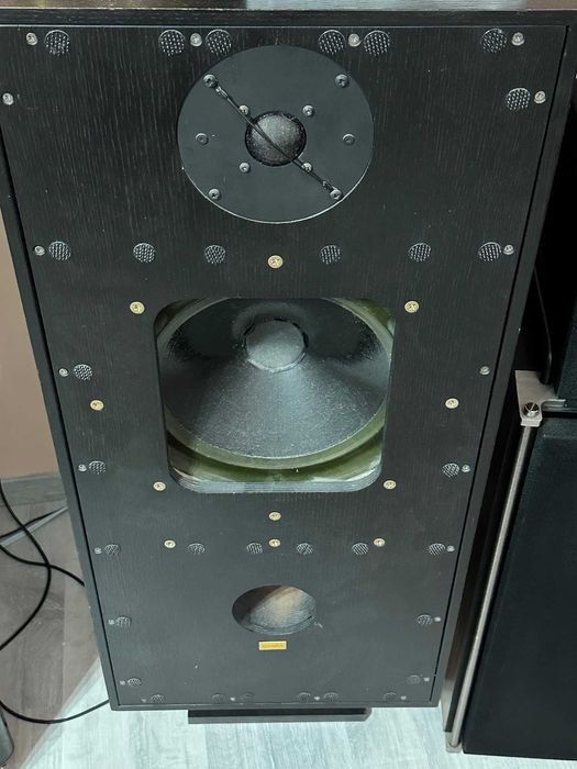 vand o pereche de boxe Spendor SA3 (de studio)