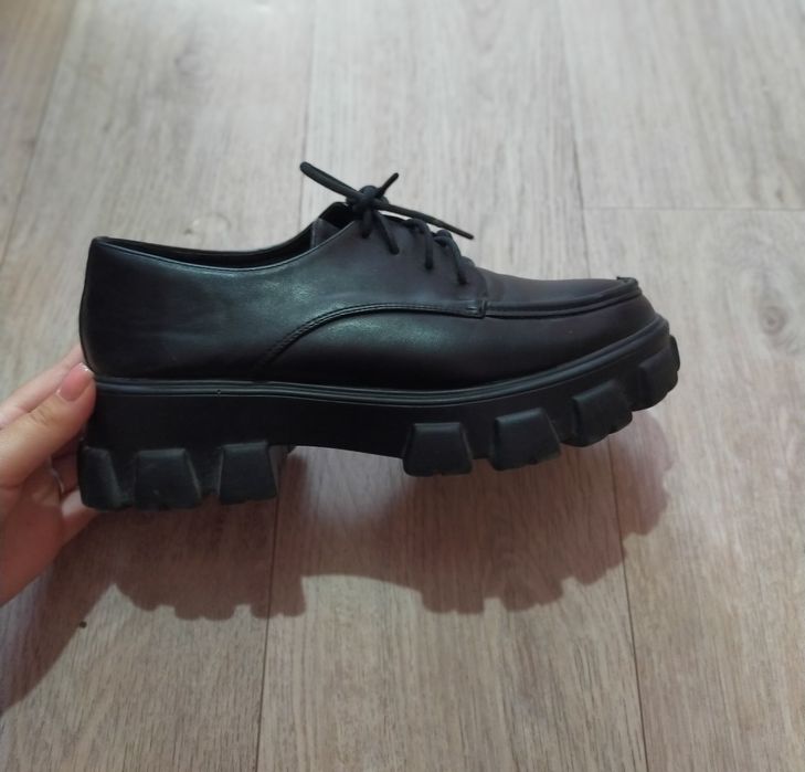 Продам  лоферы женские