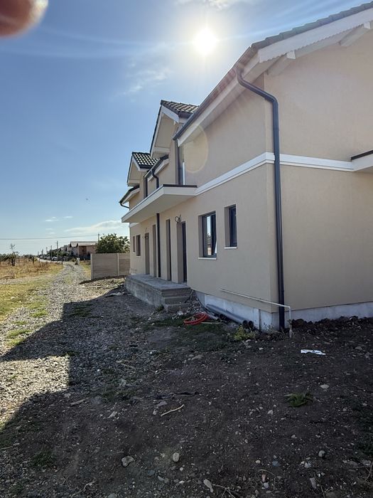 Duplex la Sanandrei ,3 dormitoare,living,bucatarie ,2 bai ,hol si terasa acoperita la pretul de 129500 euro neg direct de la propietar nr  0745758440