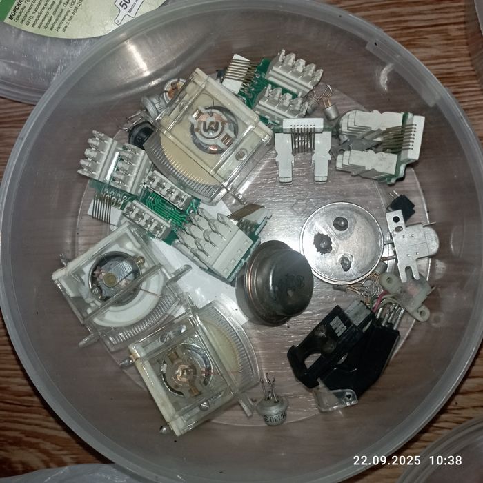 Продам радио детали б.у.