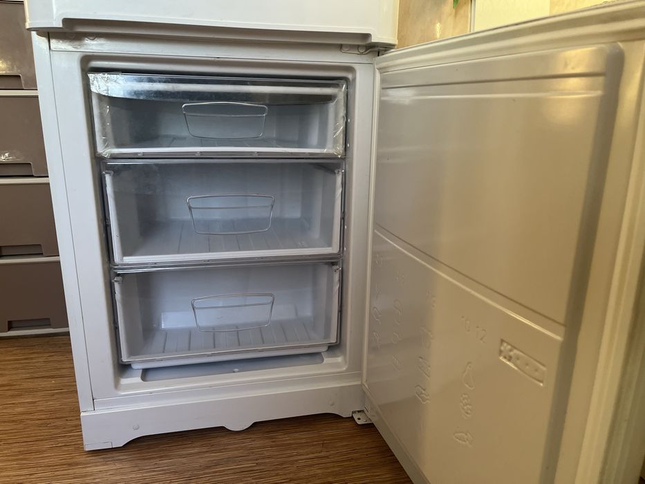 Холодильник Indesit