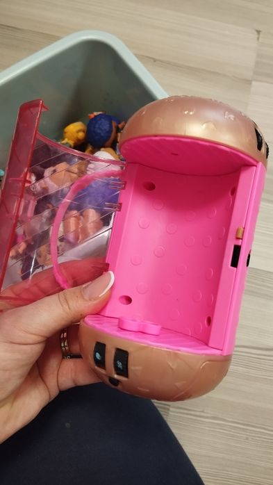 Vând Lot figurine LOL surprise