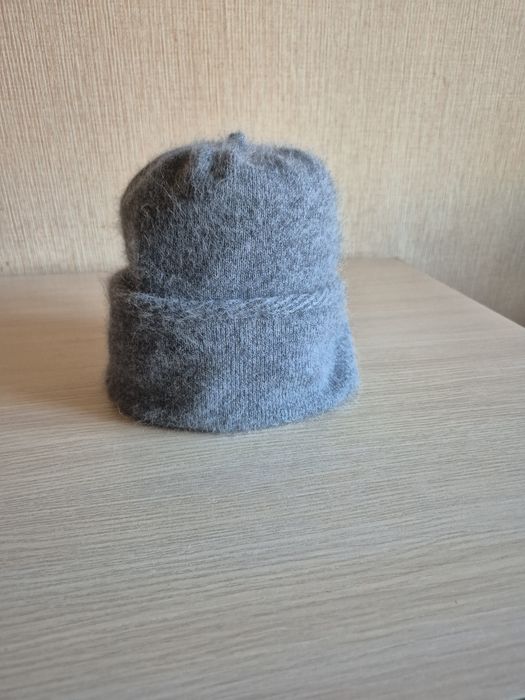 Женская  шапка серая