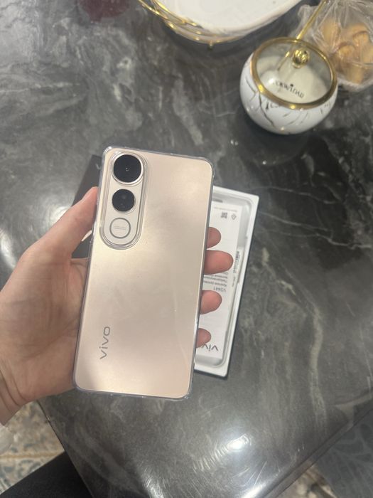 Продам телефон новый V50Lite