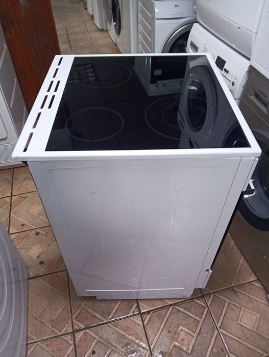 Като нова  свободно стояща печка с керамичен плот Gorenje с Гаранция!