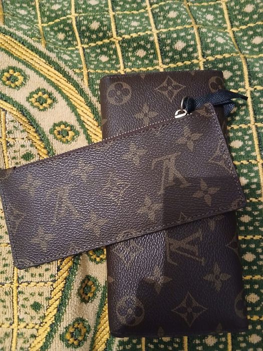 Продается Оригинальный кошелек Louis Vuitton монограммный канвас
С