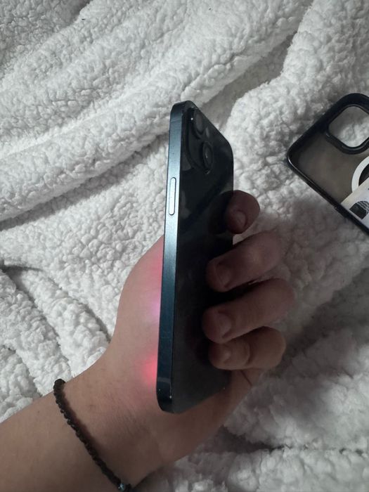 Vand iphone 13 snatate 80