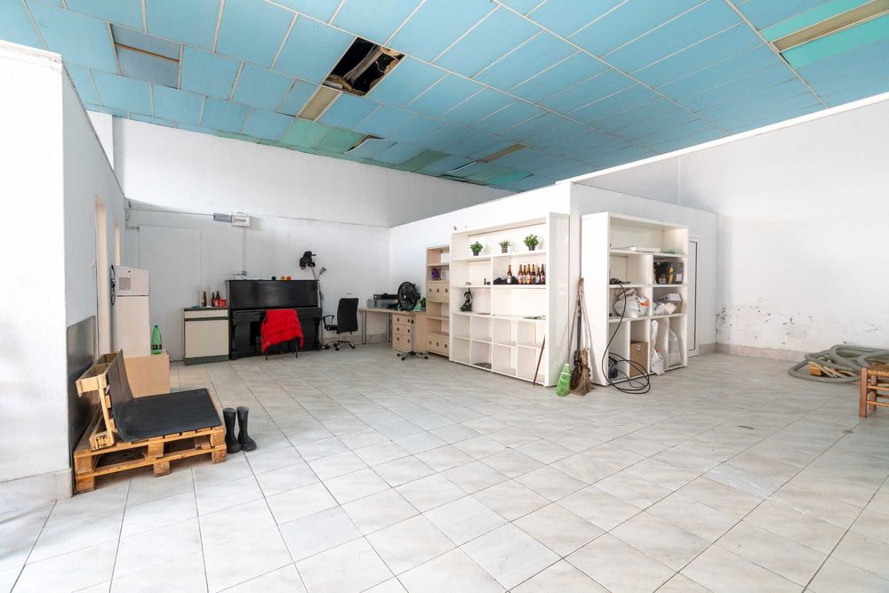 Дава се под наем Промишлена сграда в с. Йоаким Груево, Област Пловдив - 1400 кв.м за 2295 € - Снимка #13