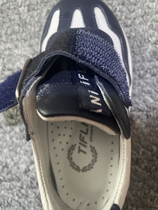 Продам кросовки кожанные фирмы Tiflani
