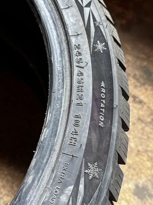 Продам зимние шины на шипах 245/45R21