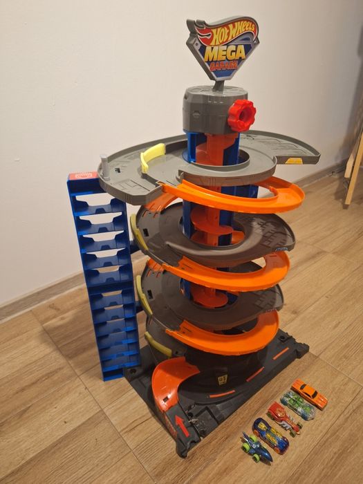 Set de joaca Hot Wheels City Mega Garage