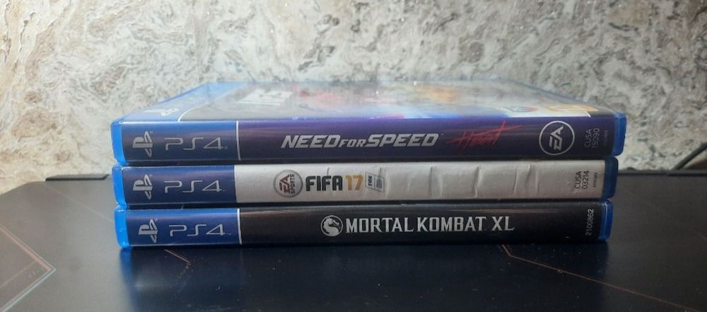 продам плейстейшен 4