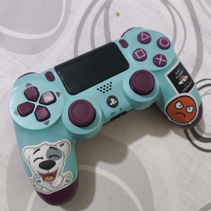 Джойстик PS4 почти новый пользовался 1,5 неделю