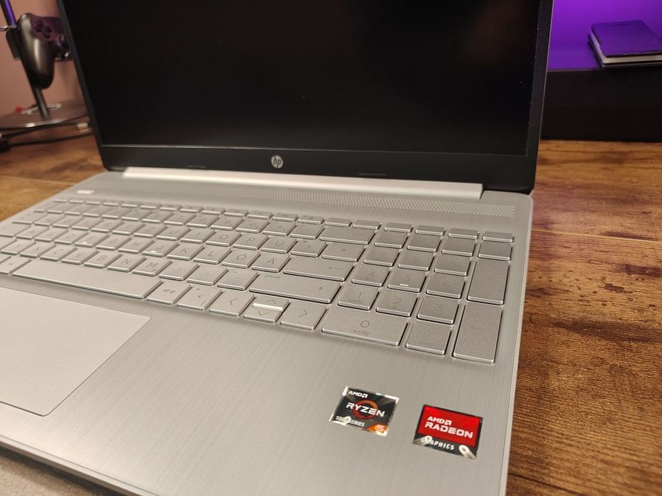 HP Laptop 15s AMD Ryzen 5 5500U Чисто нов