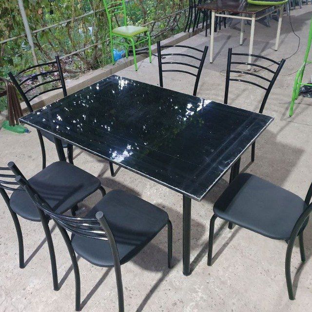 Столы и стулья кухонные