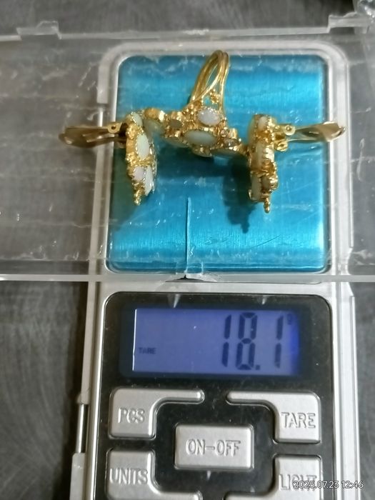 Vind set cercei și inel din aur 18kt cu diamante și opal natural