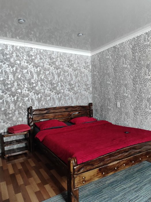 1ая. Чисто! Всё есть! Не для компаний!