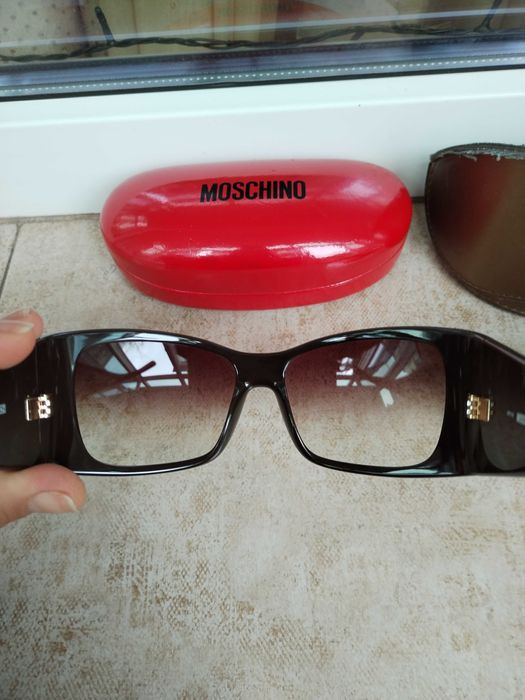 Оригинални слънчеви очила Moschino