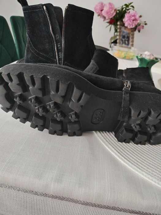 Vând botine piele