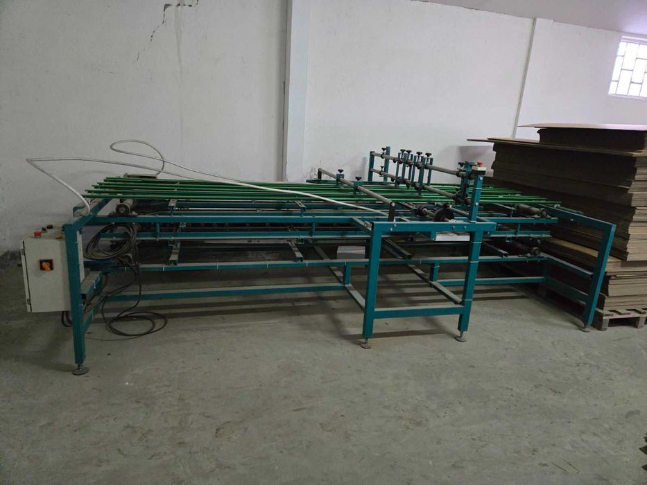 Полуавтоматична Машина за залепване на кашони