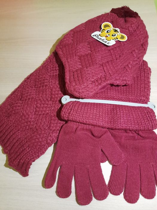 Нови детски комплект шал, шапка, ръкавички