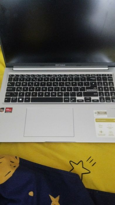 Laptop Asus Vivobook 16 in cutie