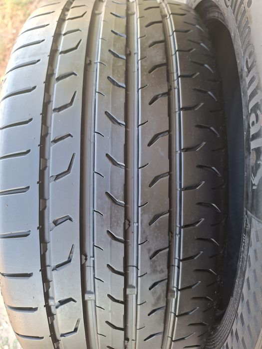 Продам шины 235/45/18 континенталь