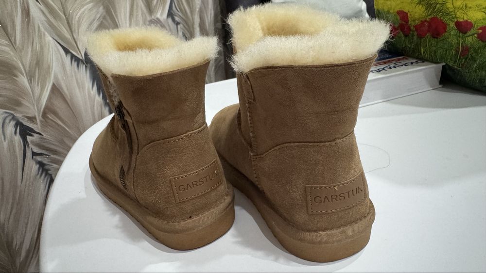 Продам новые натуральные угги для девочки!