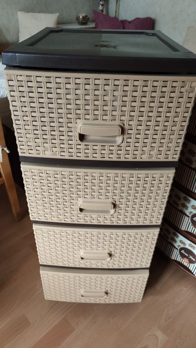 3 бр. пластмасови шкафове